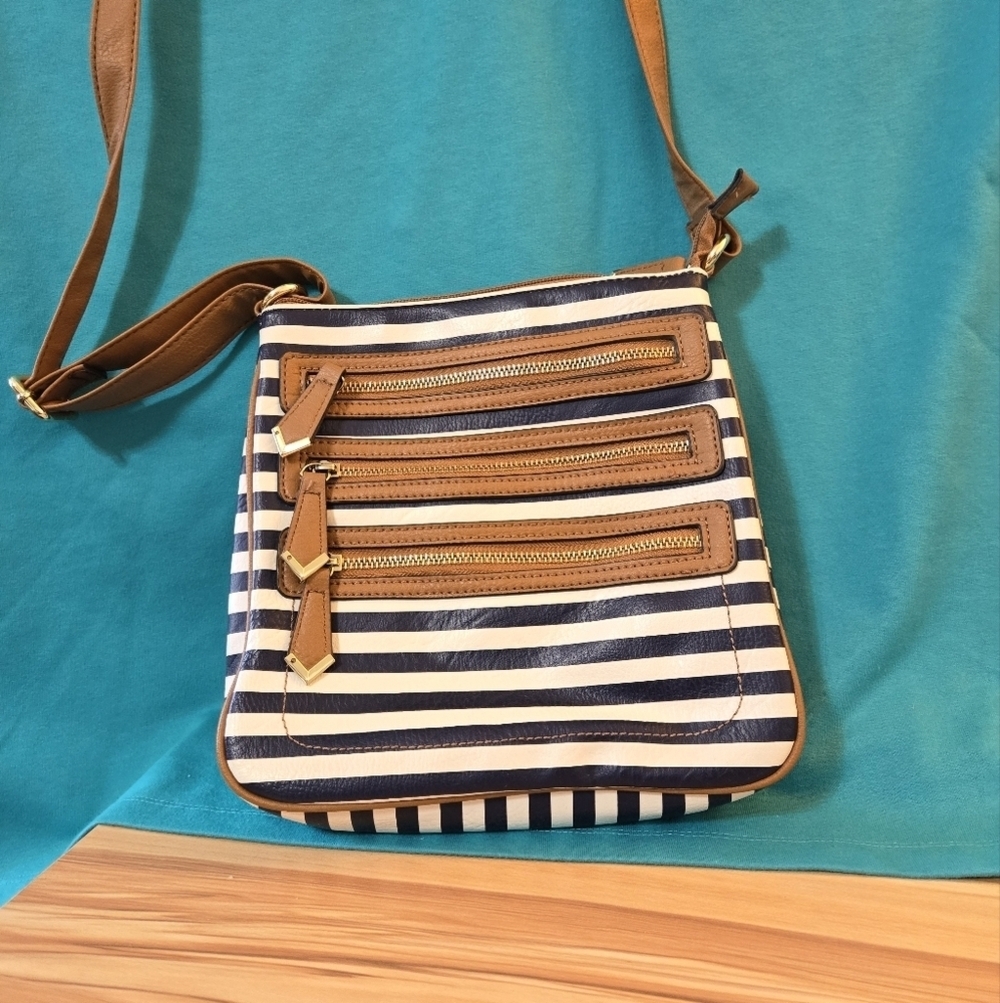 Apt. 9 Crossbody Purse Blue & White Striped Faux Leather Great Condition